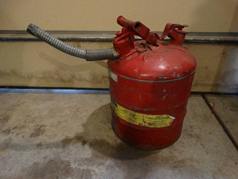 lot 837 image: Vintage gas can