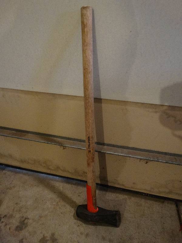 lot 838 image: Axe