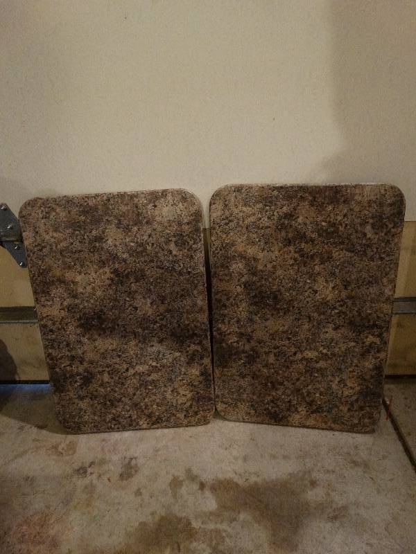 lot 842 image: Lot of 2 RU tabe tops - 27.5 x 18.5