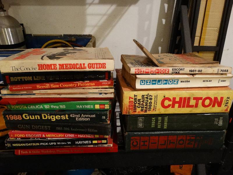 lot 844 image: Lot of automotive books, wood working, year book.