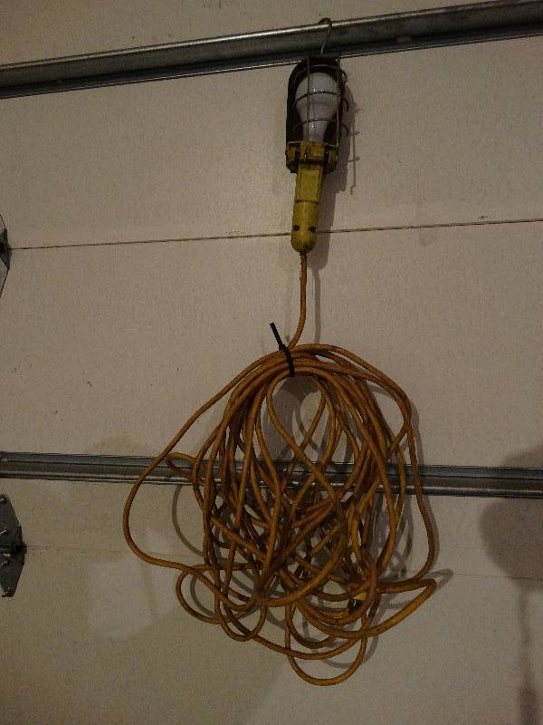 lot 850 image: Hanging work light.