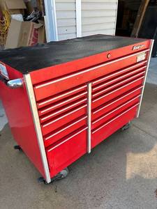 lot 22727 image: SnapOn KRL1001B Rolling Toolbox 54x 48x28 with Key
