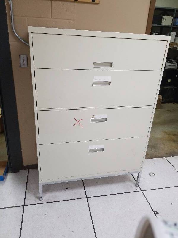 lot 5622 image: Metal file cabinet