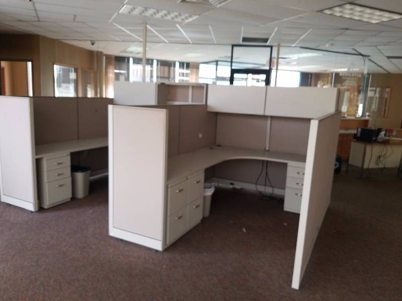 lot 5690 image: 2 cubicles