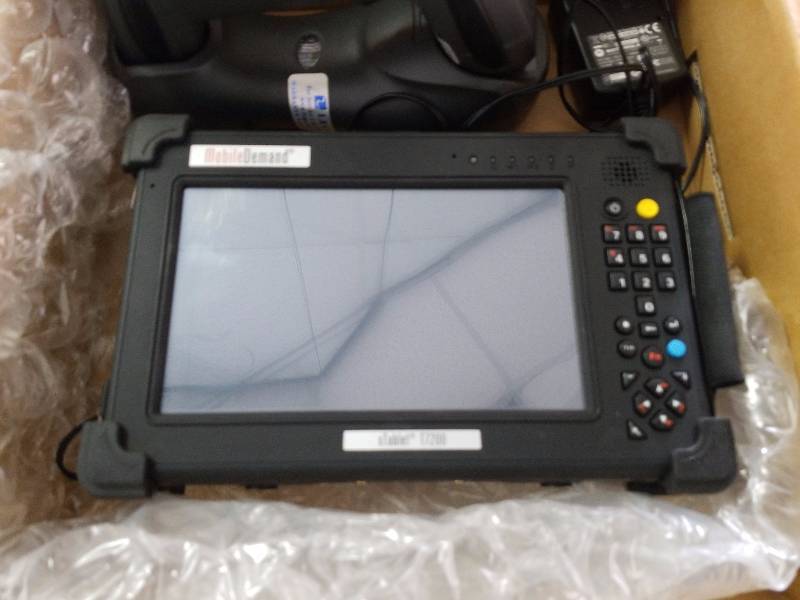 lot 5698 image: Mobile demand Xtablet T7200 and scanner