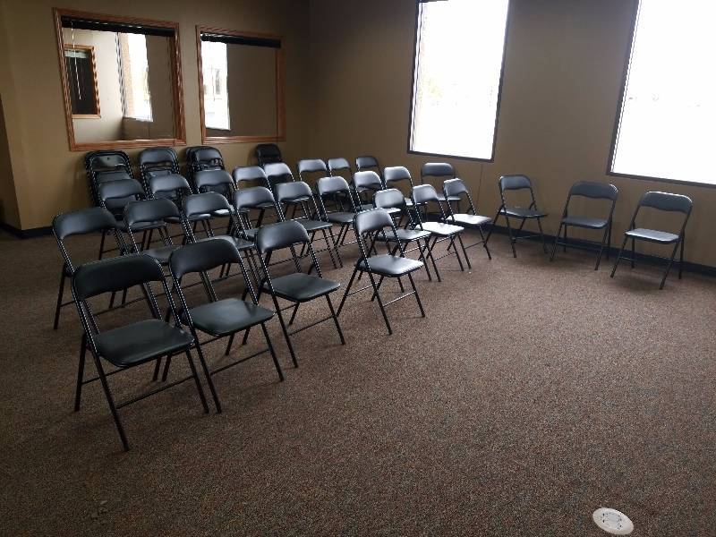 lot 5703 image: Lot 38 folding chairs