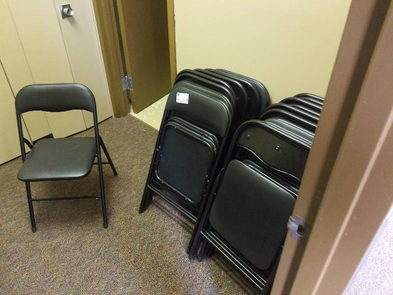 lot 5704 image: Lot 24 folding chairs