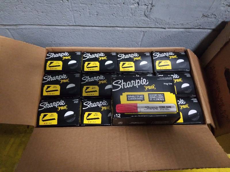lot 5727 image: Lot of 144 new king size red sharpies