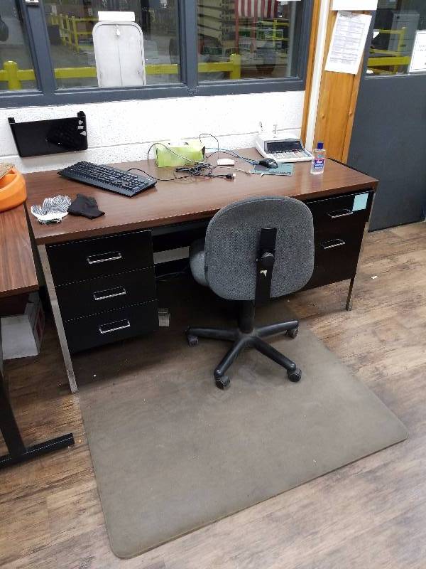 lot 5739 image: Desk and chair