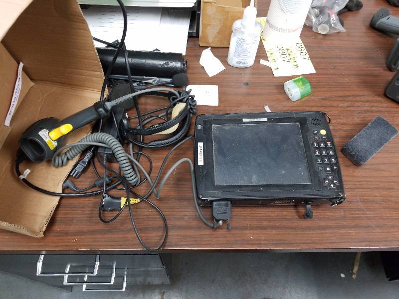 lot 5744 image: Mobile demand Xtablet T 8600