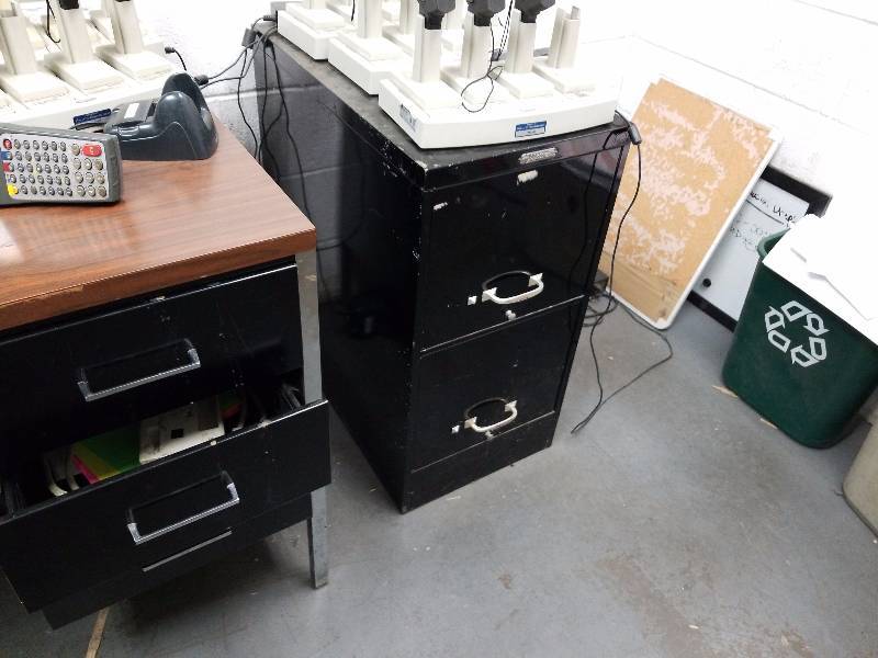 lot 5745 image: Desk and 2 file cabinets