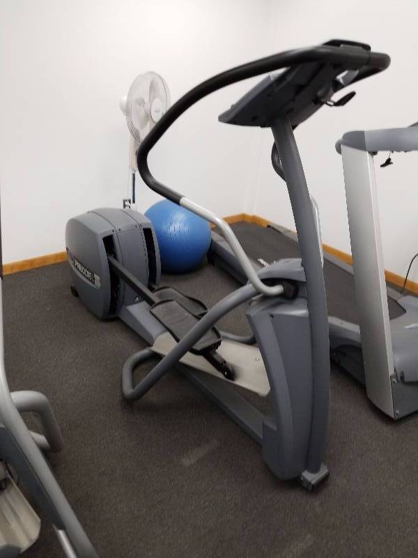 lot 5749 image: Precor efx524i Elliptical machine