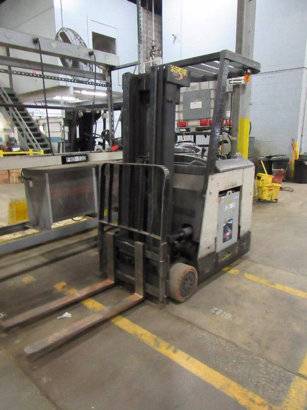 lot 1221 image: 1998 Crown Stand-Up Rider Electric Forklift