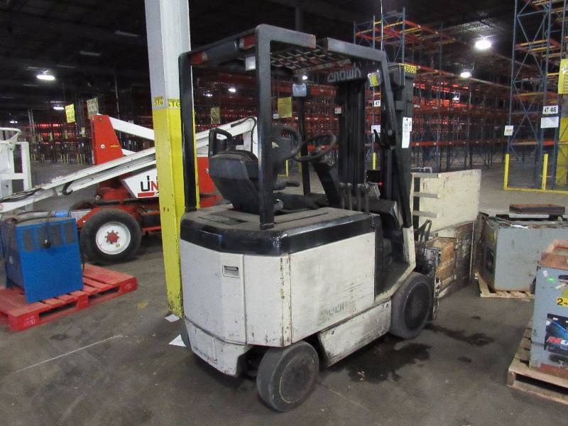 lot 1223 image: 1998 Crown Electric 4-Wheel Sit Down Forklift With Clamp Attachment