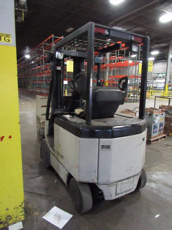 crown electric sit down forklift