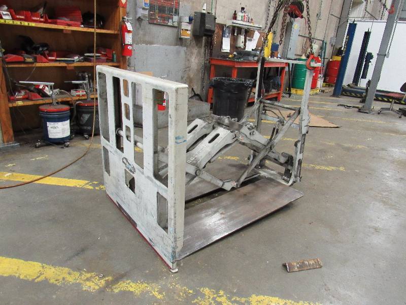 lot 1233 image: Cascade Fork Lift Slip Attachment