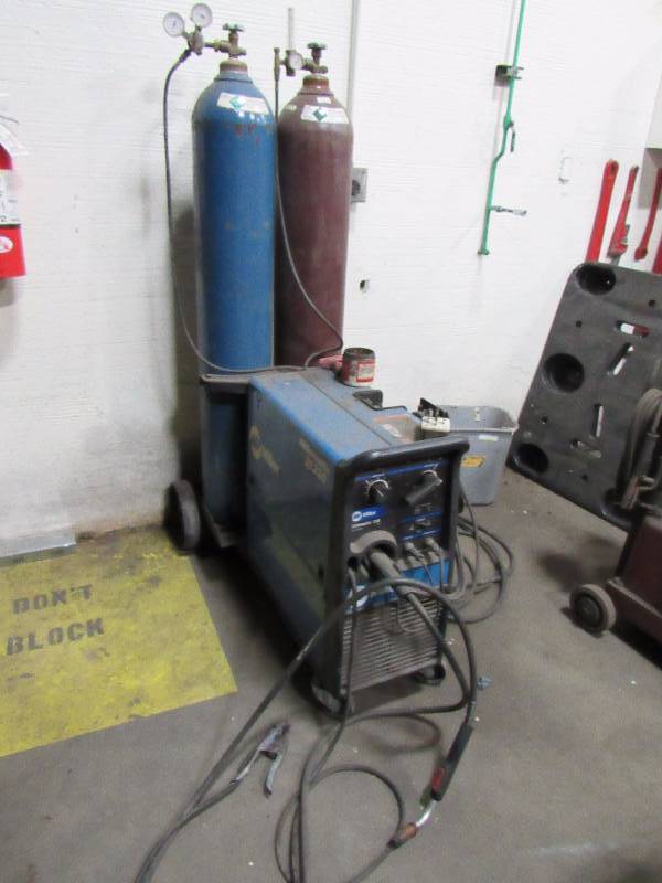 lot 1236 image: Millermatic 210 Mig Welder With Spool Gun