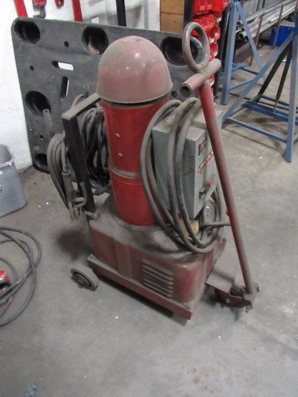 lot 1237 image: Lincoln 200 Amp Shield Arch Welder