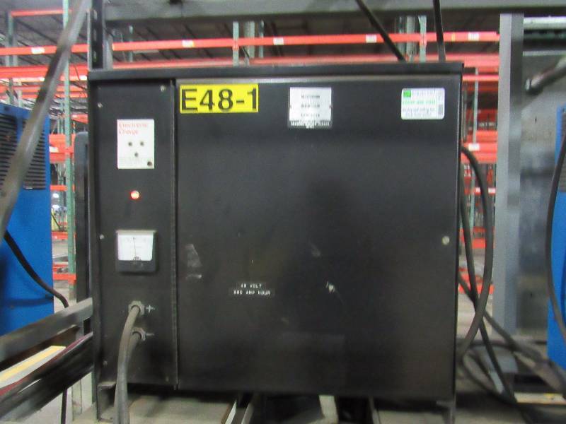lot 1258 image: Ferro Line Electric Equipment Battery Charger