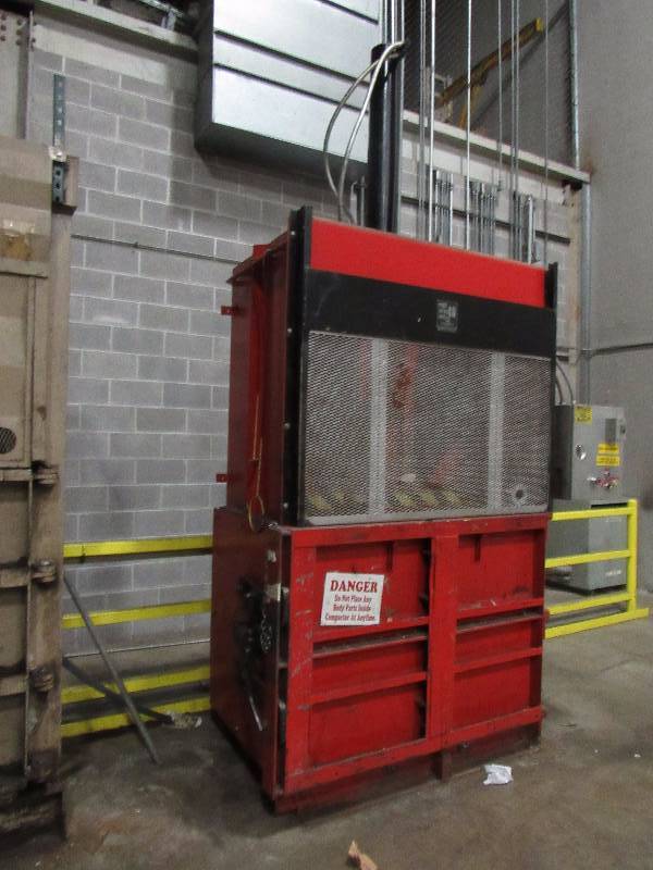 lot 1277 image: Piqua Series 40 Cardboard Baler