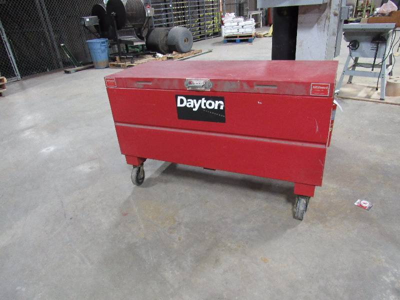 lot 1282 image: Dayton 2000 Lb. Capacity Job Box