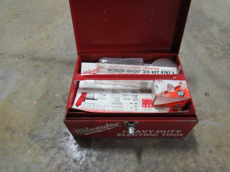 lot 1302 image: Milwaukee Screw Shooter Kit