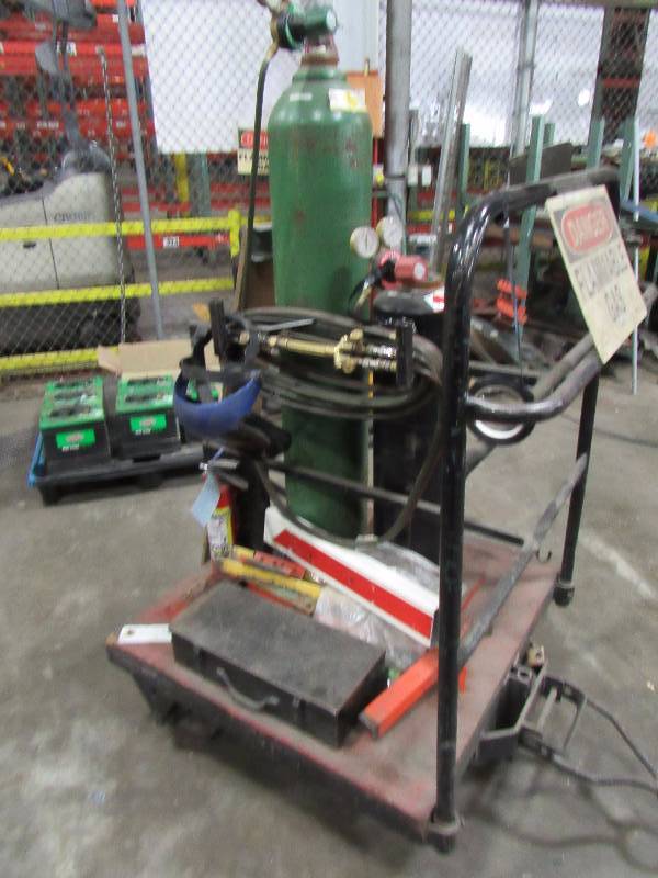lot 1303 image: Oxy Acetylene Torch Set On Cart