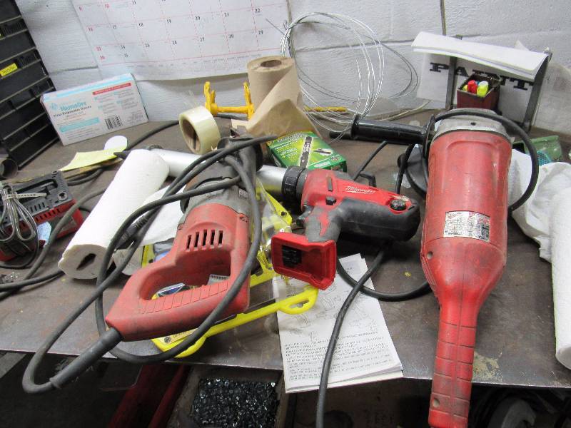 lot 1305 image: Lot Of Milwaukee Shop Tools