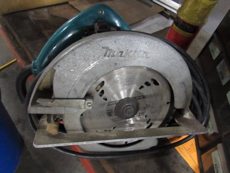 lot 1306 image: Makita 7.25 Corded Circular Saw