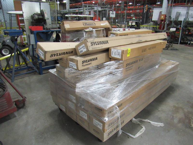 lot 1308 image: Large Lot Of Fluorescent Light Bulbs