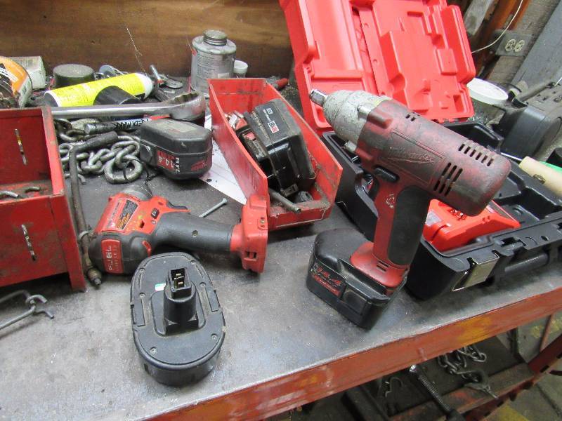 lot 1316 image: Lot Of Milwaukee Cordless Tools