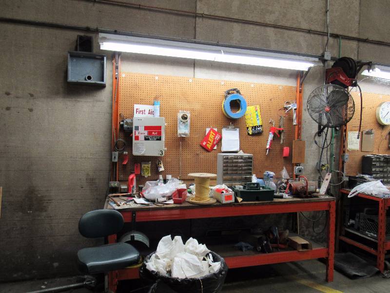 lot 1317 image: Wood Top Knock Down Work Bench