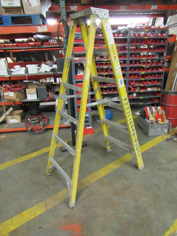 lot 1321 image: Lot Of (3) 6 Fiberglass Ladders