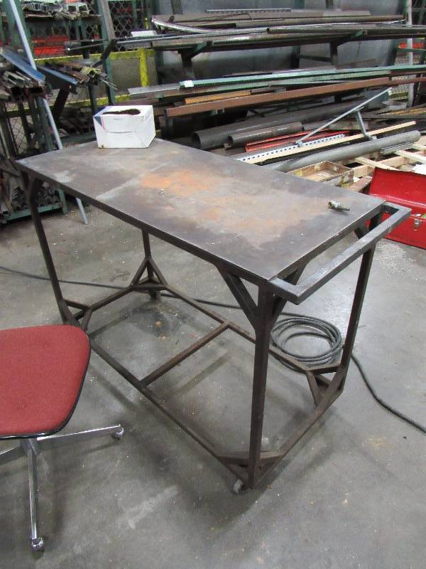 lot 1323 image: 24 X 48 Metal Frame Shop Cart