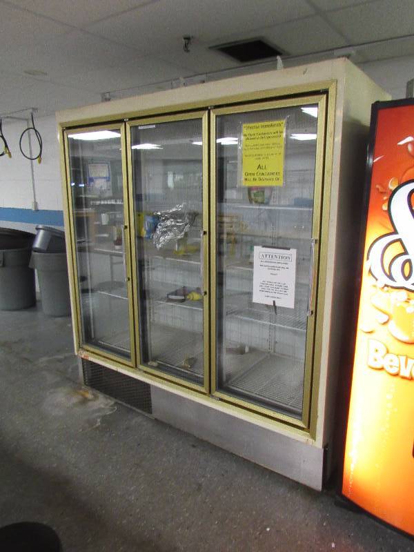 lot 1331 image: Hussmann 3 Glass Door Cooler