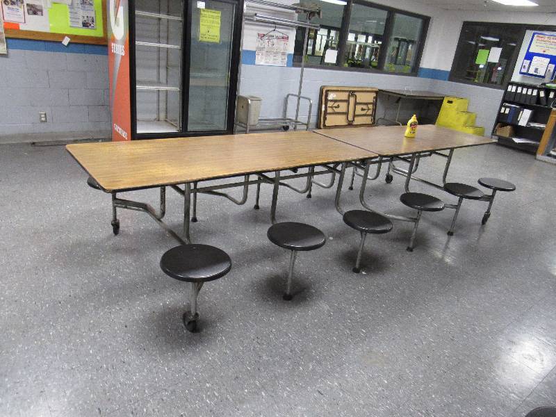 lot 1332 image: 12 Seat Folding Cafeteria Table