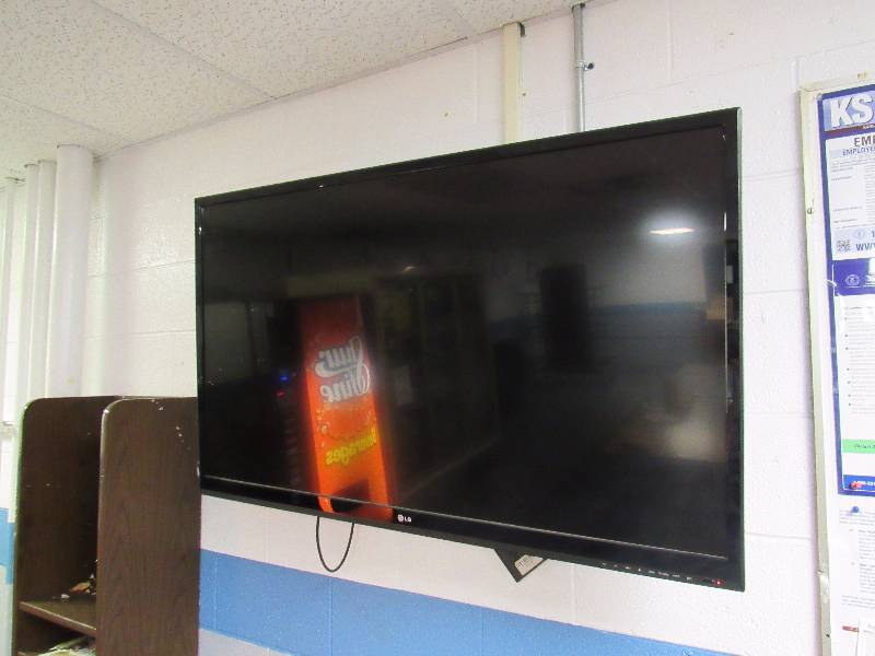 lot 1339 image: 47 LG Flat Screen Tv With Mount