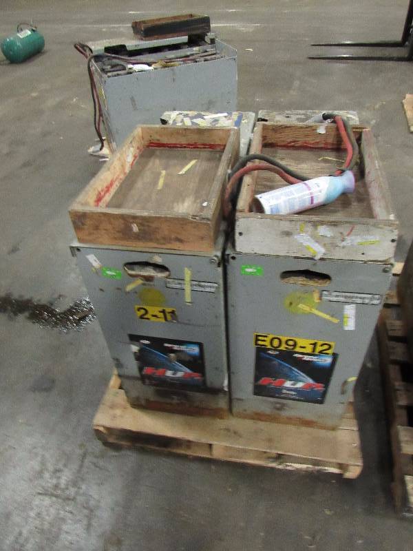 lot 1344 image: Pair Of General Battery HUP Equipment Batteries