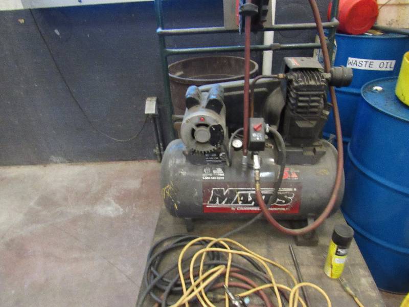 lot 5758 image: Maxus Portable Air Compressor