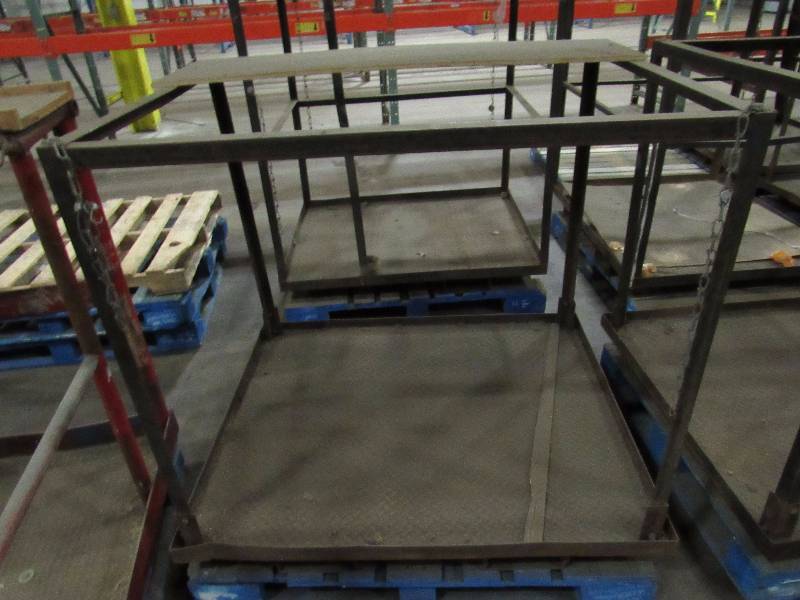 lot 5764 image: Metal Pallet Sized Man Basket