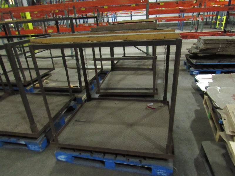 lot 5766 image: Metal Pallet Sized Man Basket