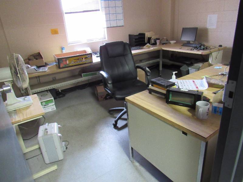 lot 5774 image: Contents Of Office Area