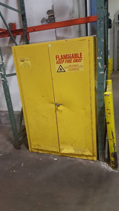 lot 5771 image: Eagle Flammable Materials Cabinet