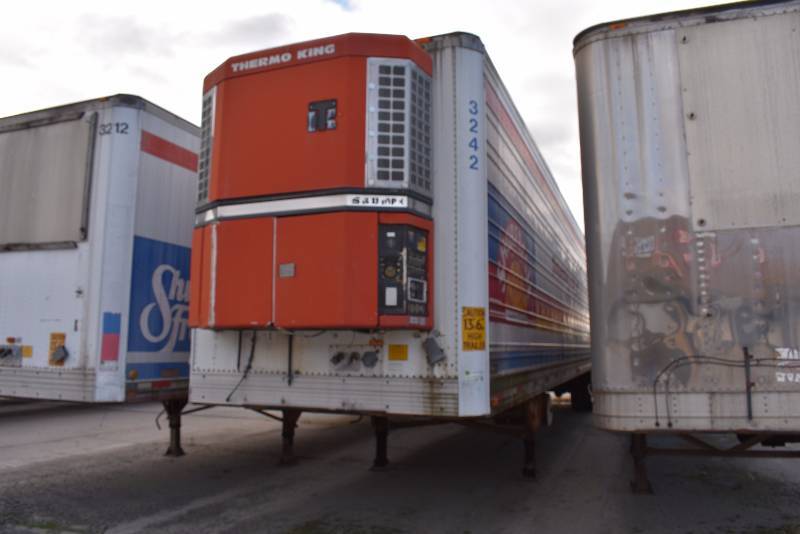 lot 1195 image: Utility 53ft Reefer Semi Trailer #3242