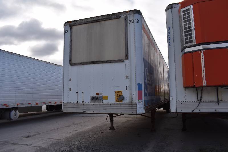 lot 1196 image: Utility 53ft Dry Van Semi Trailer #3212