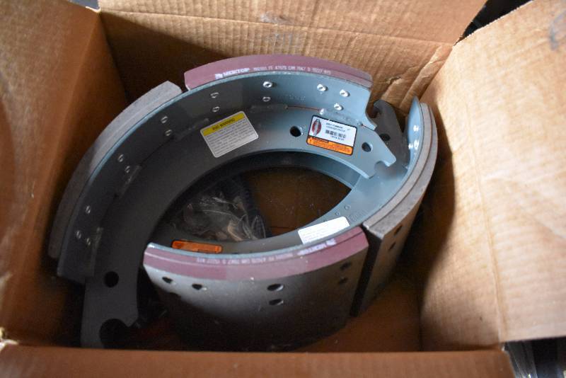 lot 1203 image: Pallet Lot Of (13) Sets Of Meritor Brake Shoes