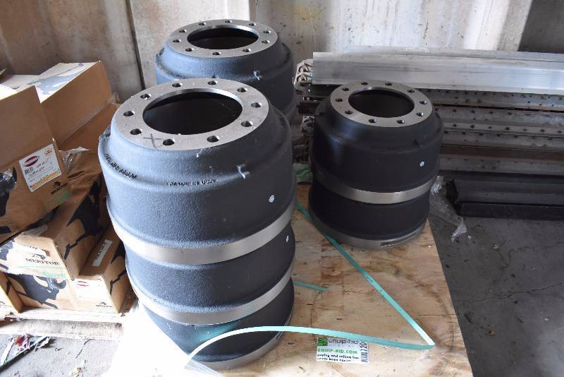 lot 1204 image: Lot Of (8) New Gunite Semi Brake Drums
