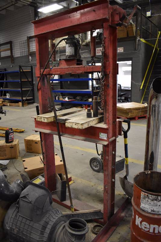 lot 1357 image: 20 Ton Floor Press