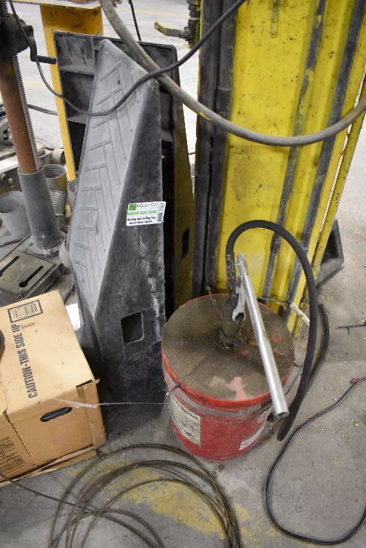 lot 1364 image: Pair Of Poly Vehicle Ramps And Oil Bucket Pump