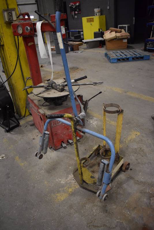 lot 1367 image: Semi Tire Installation Cart